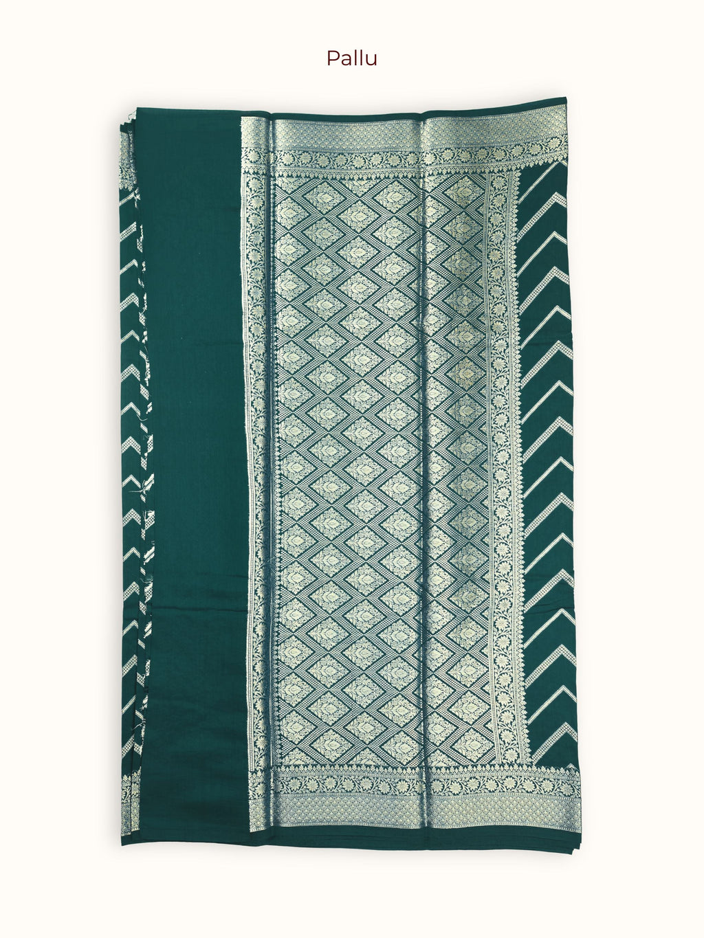 The pallu, a lattice of silver diamonds with a flower set in each