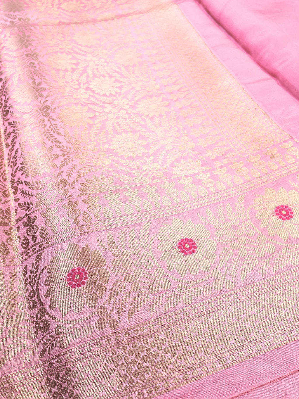 Close detail of the border, gold flowers with deeper pink centres