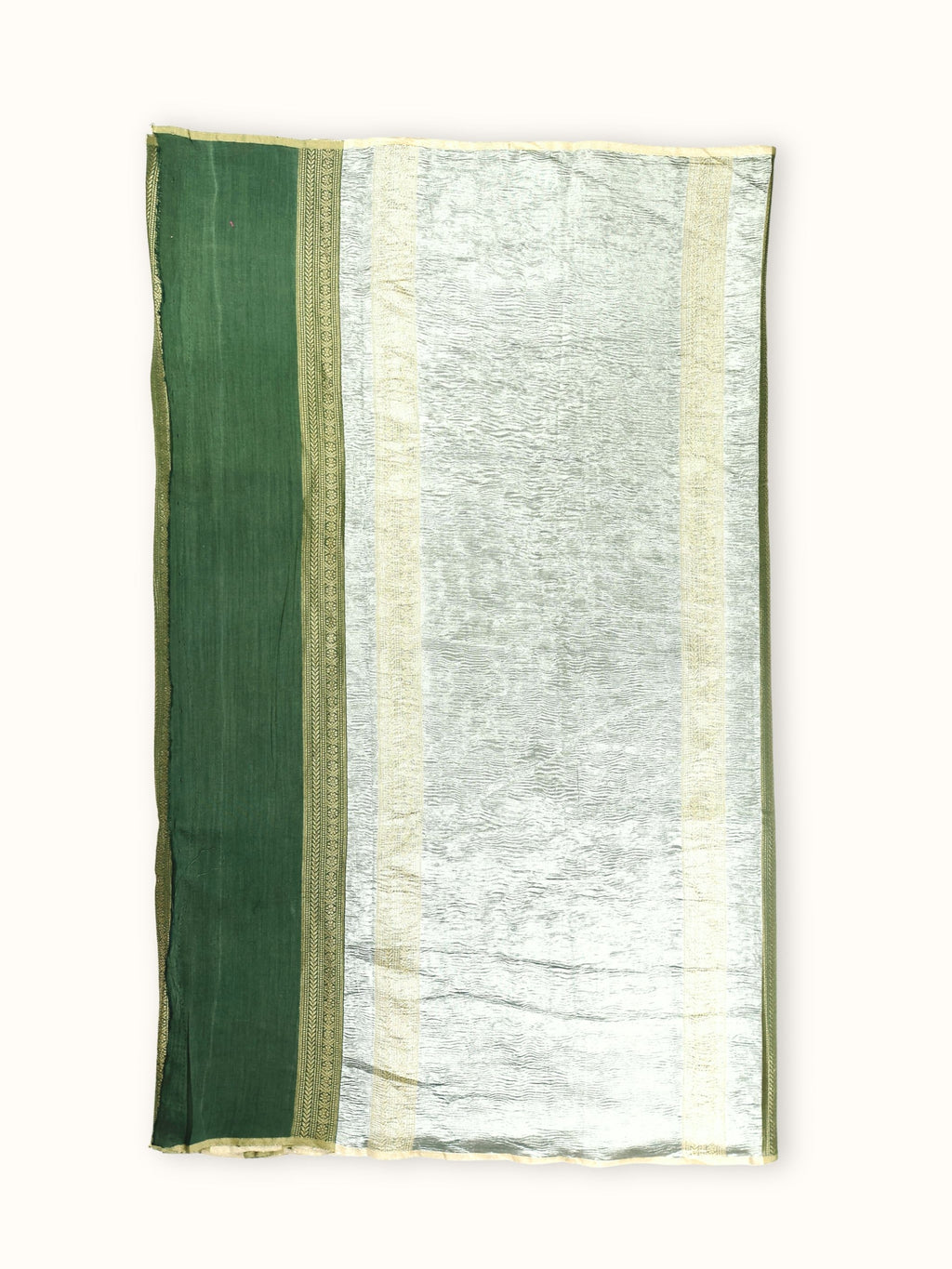 Wide silver tissue pallu with a plain green end