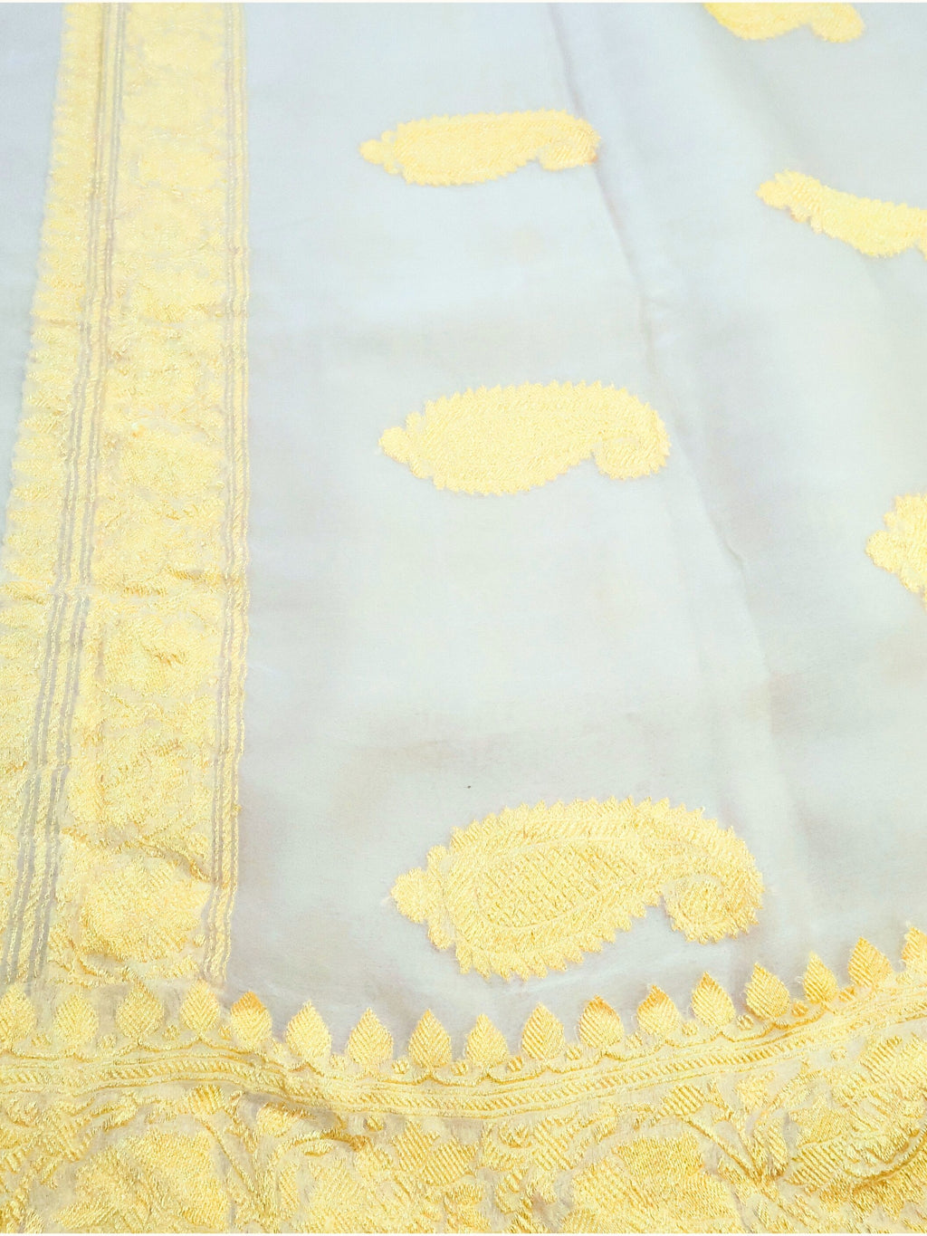Ivory Khaddi Chiffon Handloom Saree with Gold Kadua Butis, close detail of the weave