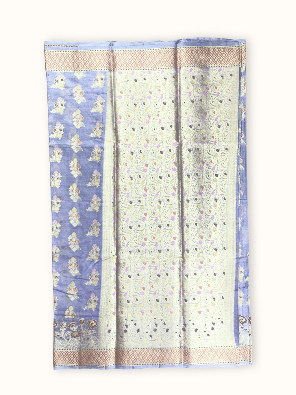 Pallu of paisleys and small coloured flowers
