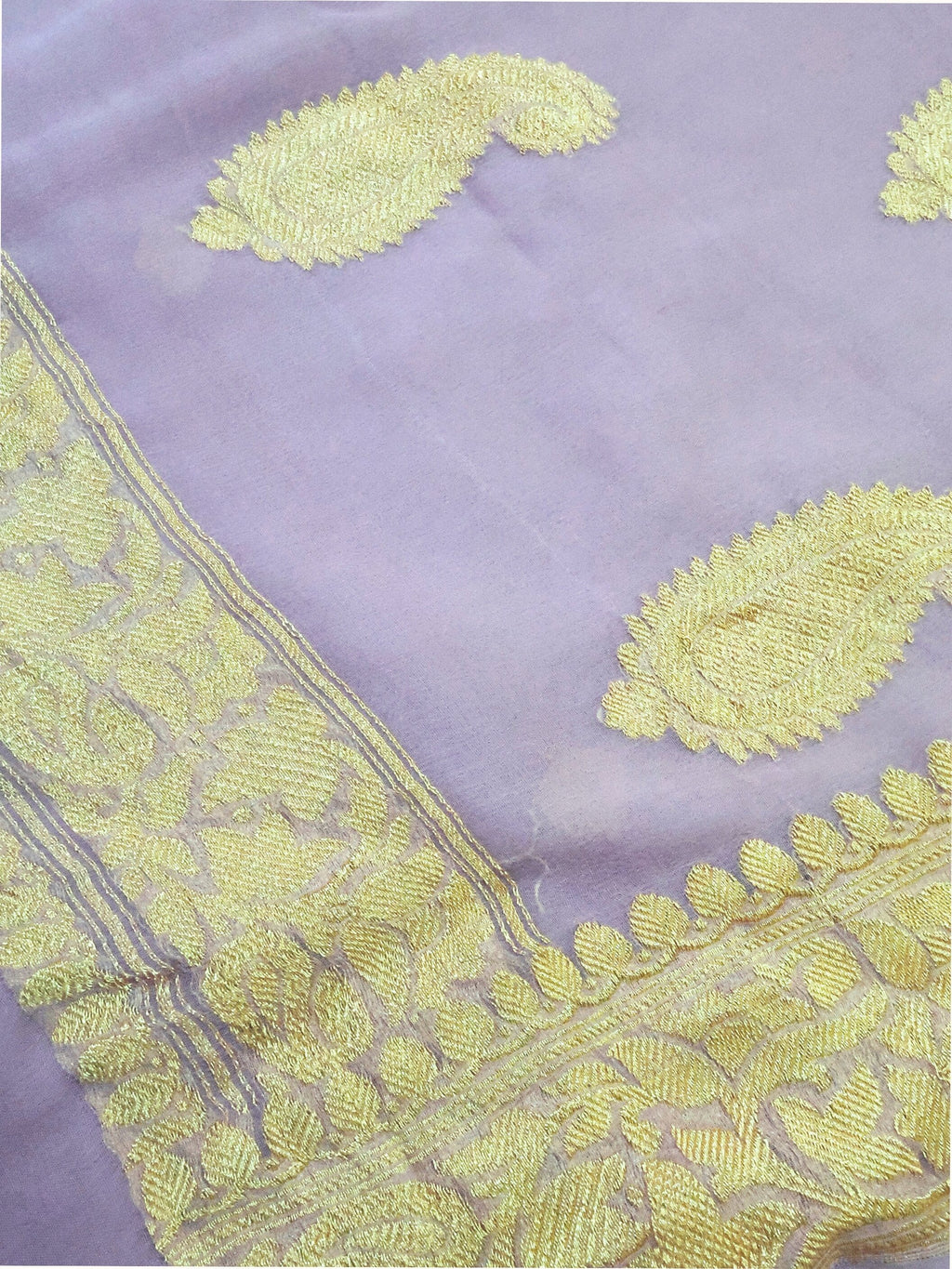 Lilac Khaddi Chiffon Handloom Saree with Kadua Paisley Butis, close detail of the weave