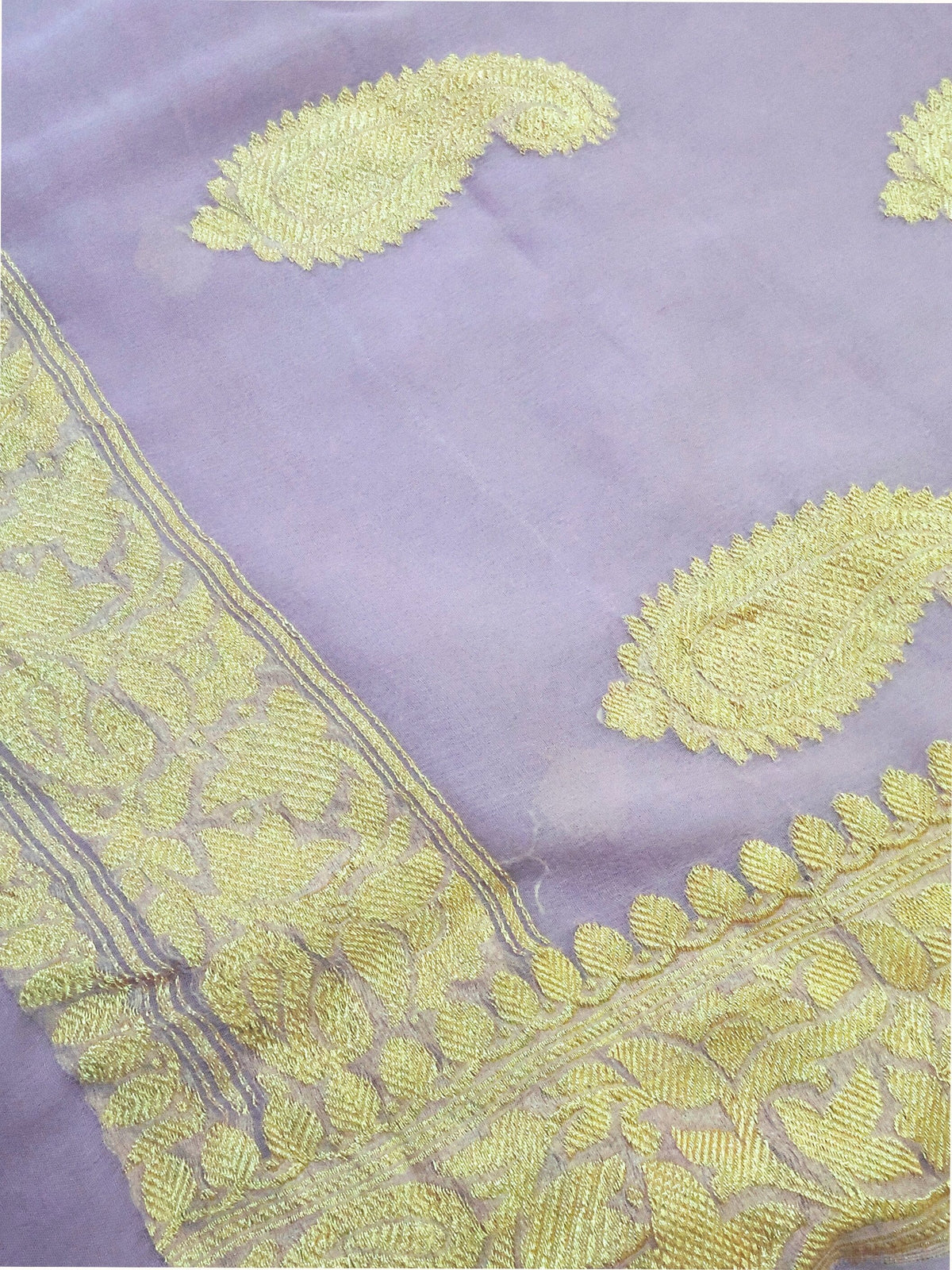 Lilac Khaddi Chiffon Handloom Saree with Kadua Paisley Butis, close detail of the weave