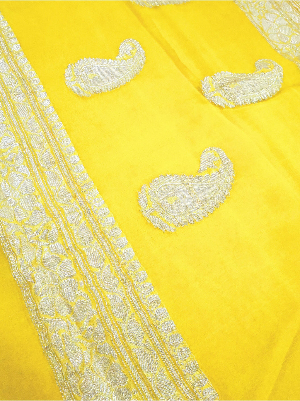 Marigold Khaddi Chiffon Handloom Saree with Kadua Butis, close detail of the weave