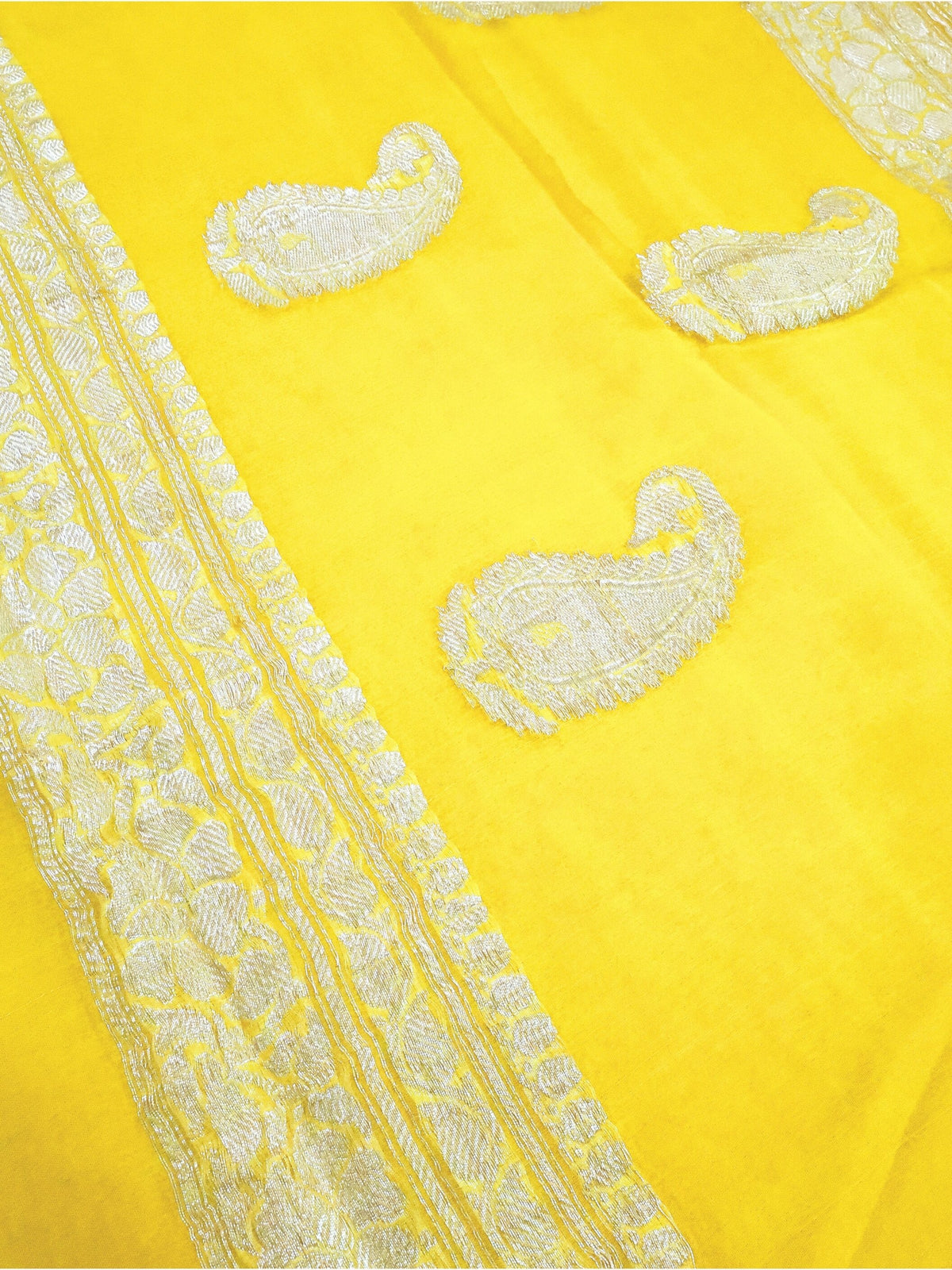Marigold Khaddi Chiffon Handloom Saree with Kadua Butis, close detail of the weave