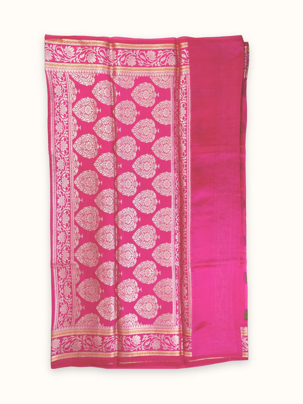 Pallu of large leaf motifs in zari