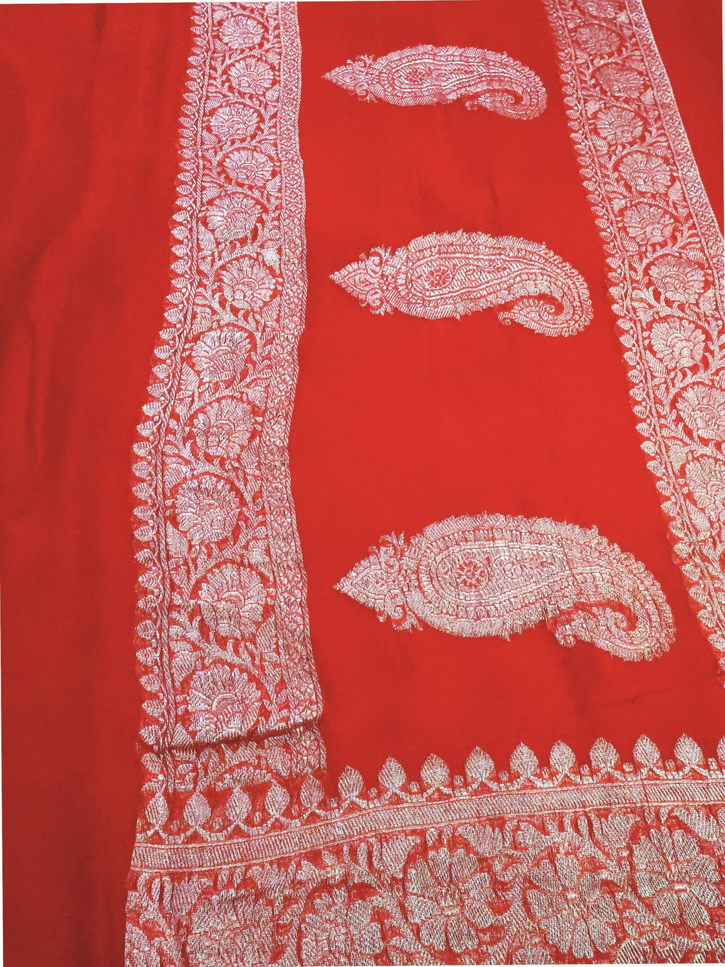 Red Khaddi Chiffon Handloom Saree with Kadua Paisley Butis, close detail of the weave