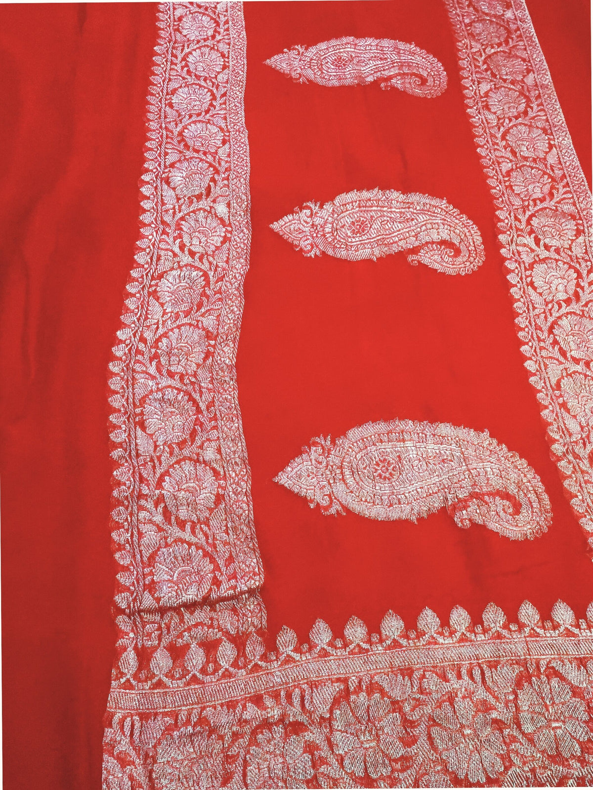 Red Khaddi Chiffon Handloom Saree with Kadua Paisley Butis, close detail of the weave