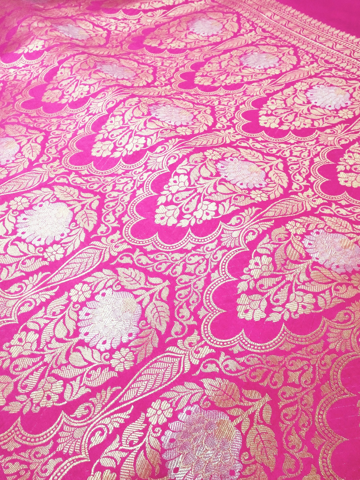 Rose Pink Khaddi Chiniya Handloom Saree with Silver Jangla, close detail of the weave