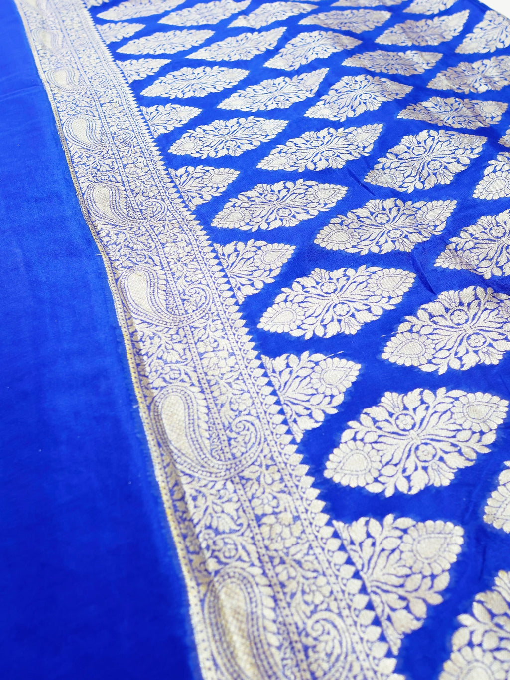 Royal Blue and Turquoise Chiffon Saree with Silver Trellis, close detail of the weave