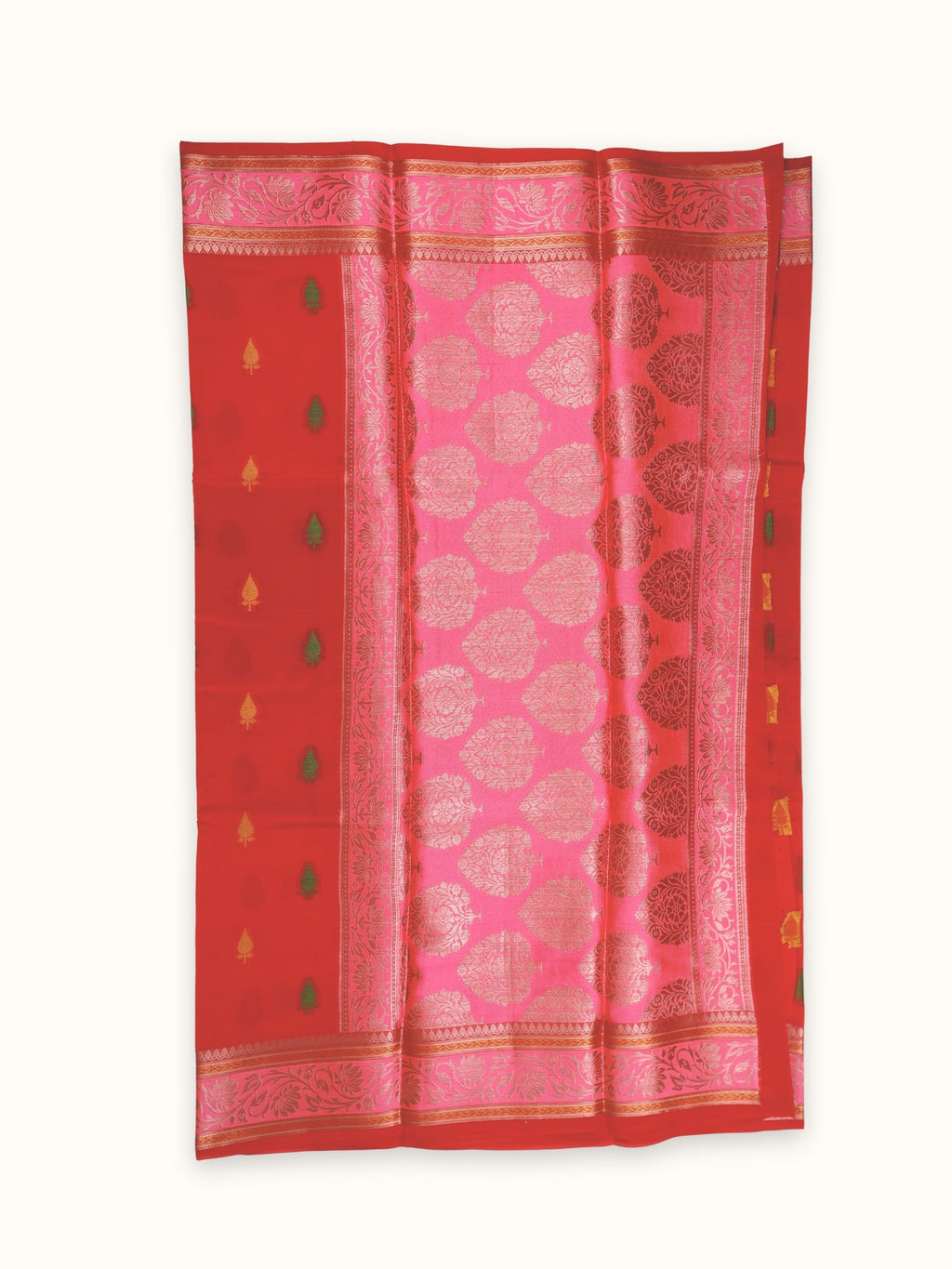 Pink pallu of large leaf motifs in zari